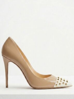 🌸 Valentino Garavani Nude Rockstud Pointed-Toe Studded Pumps